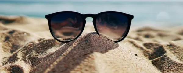 lunettes solaires essentielles pour des vacances a la plage